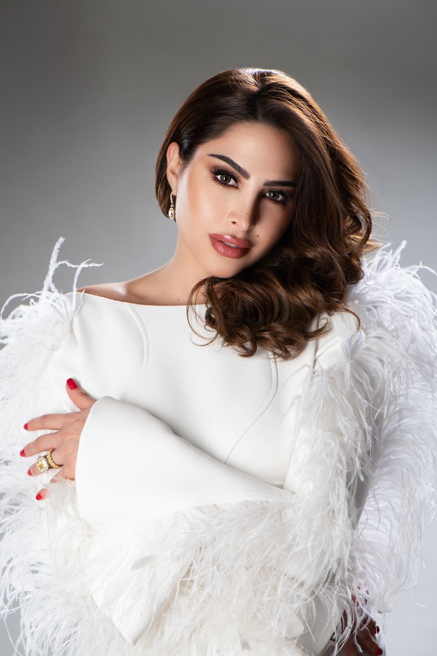 عدسات امارا - عبوة من عدستين - ألوان المشاهير 2022 - فوز الفهد - كاكاو