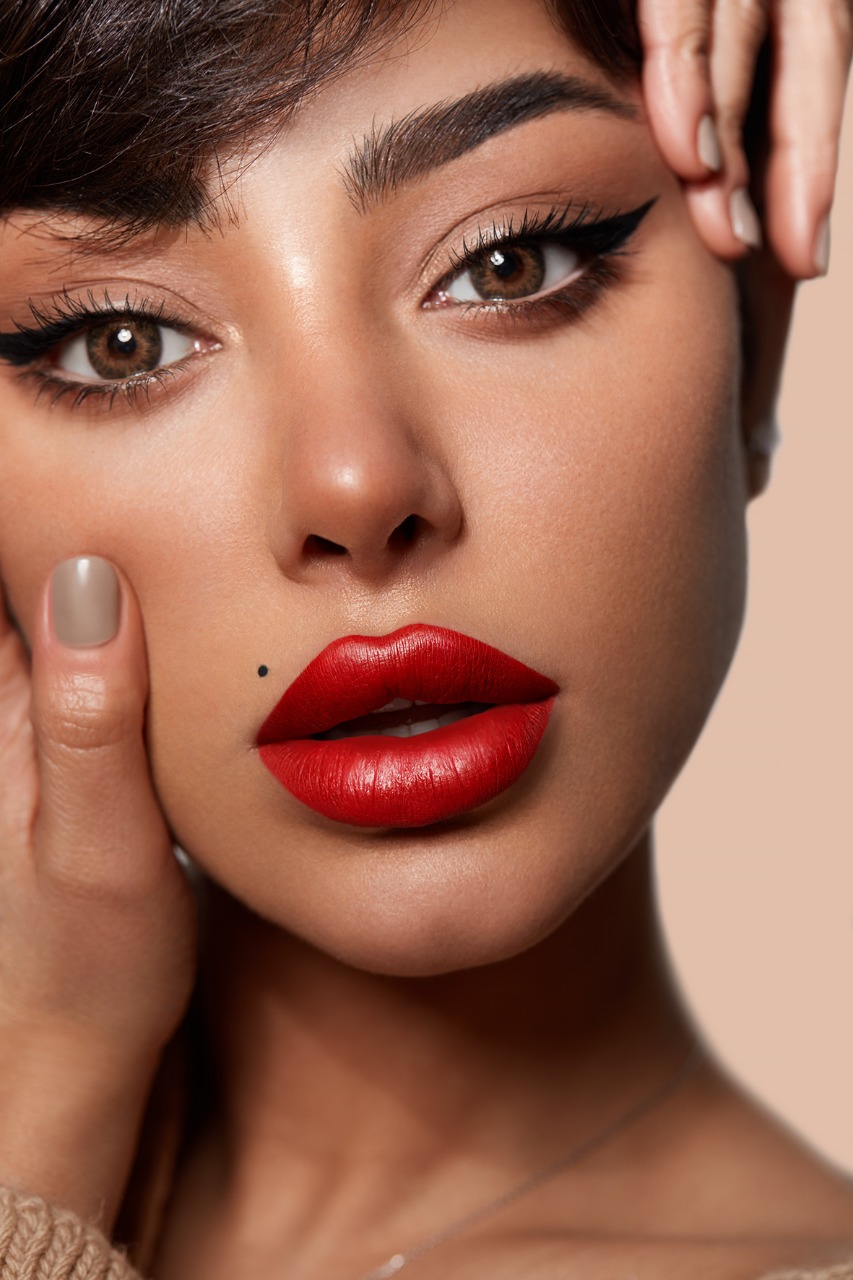 عدسات امارا - عبوة من عدستين - ألوان المشاهير 2022 - غدير سلطان - ديزيزتو